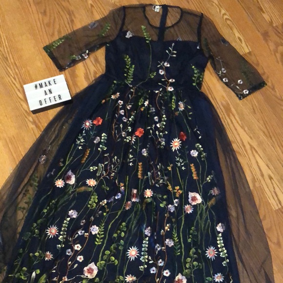 Dresses & Skirts - NWOT Navy Embroidered Overlay Midi Dress